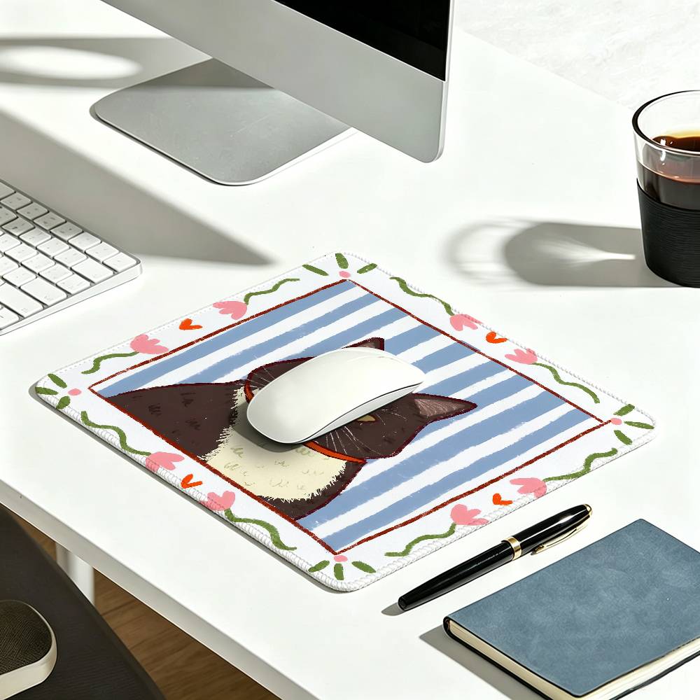سجادة مكتب صغيرة مطاطية بتصميم - مراجعة Gaming Accessories Photo وسعره